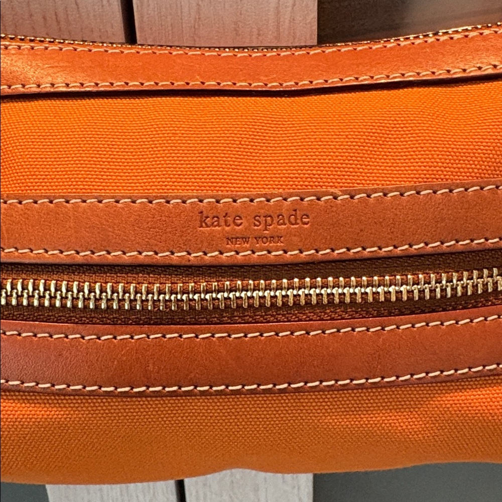 Kate Spade Vintage Kelly Barrel Bag EUC - Picture 3 of 10